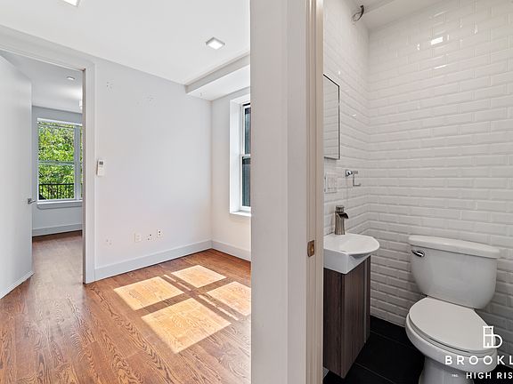 4th image of 311 Woodbine St #2B