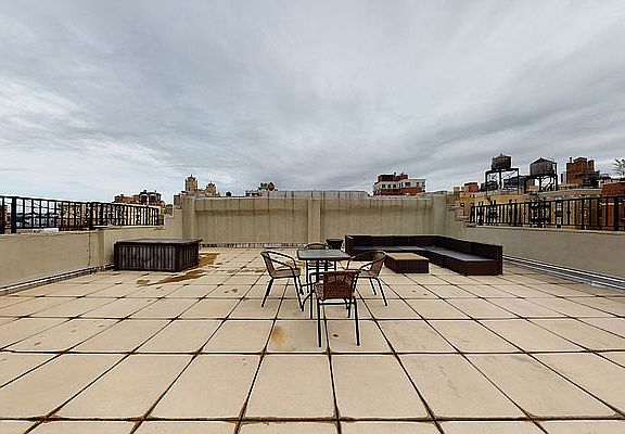 2nd image of 324 W 84th St