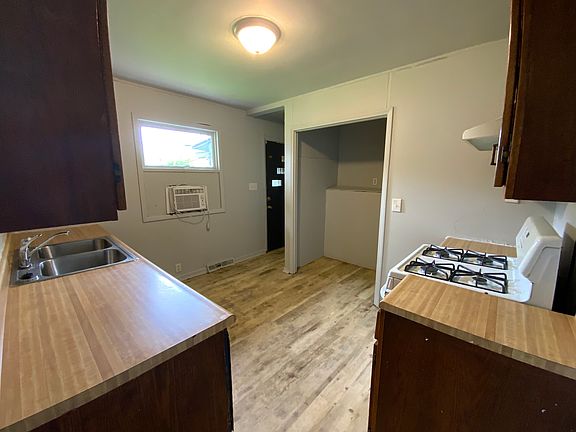 4th image of 912 James St #1