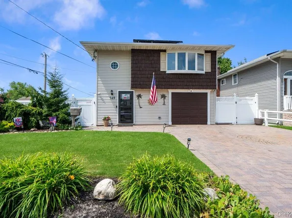 169 Wyona Avenue, Lindenhurst, NY 11757