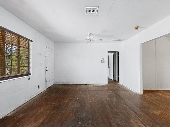 3rd image of 2025 17TH AVENUE W