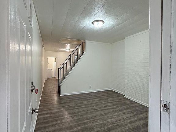3rd image of 27 Jersey St