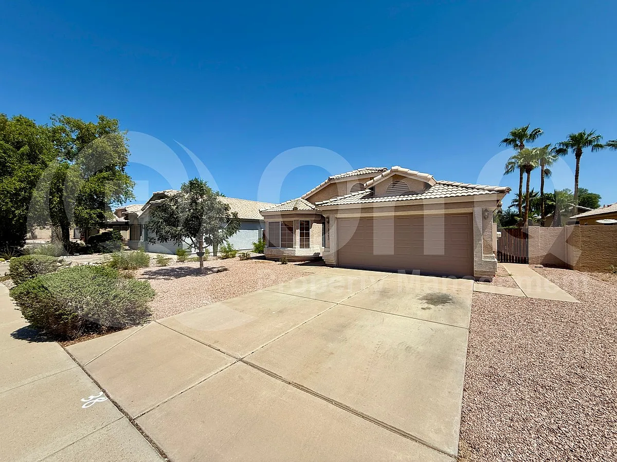 3 bed, 2.0 bath, 1548 sqft, $2,195 — Photo 2