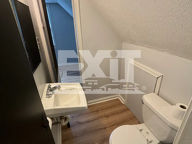 406 Hawthorne Dr — Photo 9
