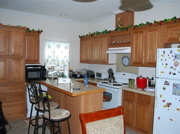 2nd image of 410 Wood St