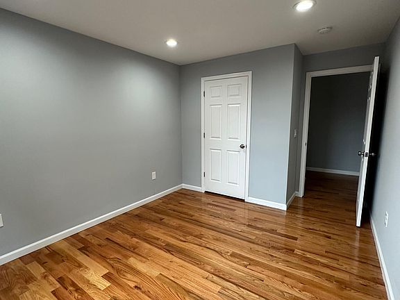 4th image of 304 Sanford St Floor 2