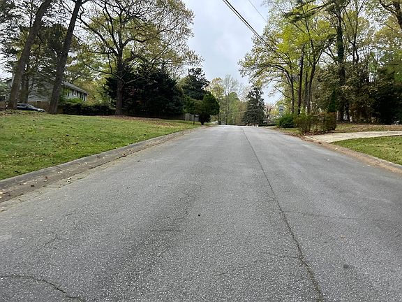 5th image of 648 Bralorne Dr