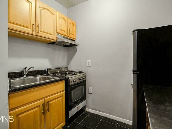 2nd image of 320 W 49th St APT 3RW