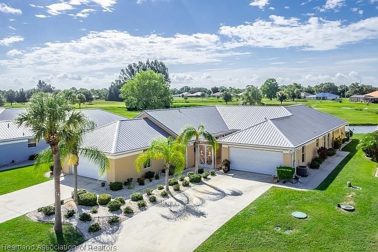 14 Clubhouse Ln