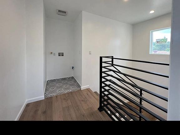 2nd image of 23042 Saticoy St