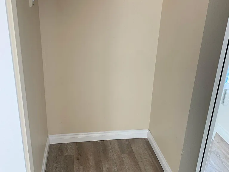1726 Winona Blvd #201 — Photo 65