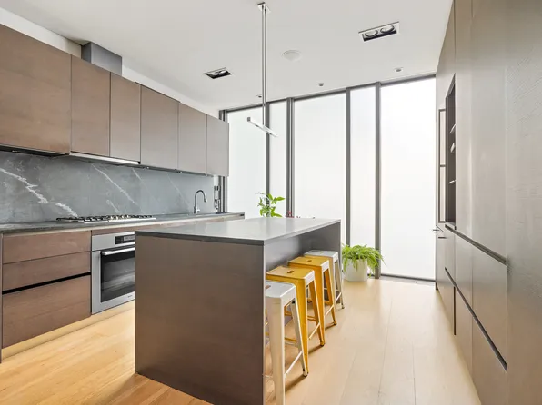 536 Court Street image 4 of 27