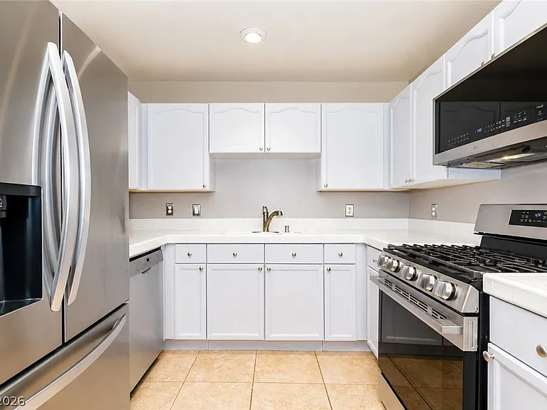 400 Amber Pine St #106 — Photo 10