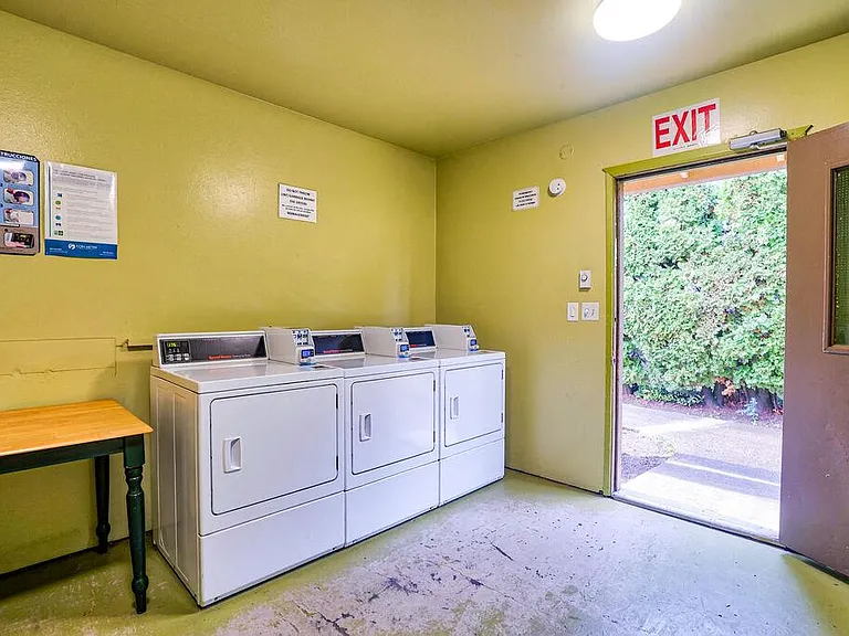 Maple Terrace Apartments — Photo 25