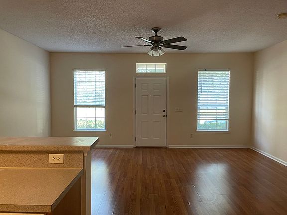 2nd image of 466 Sherwood Oaks Dr