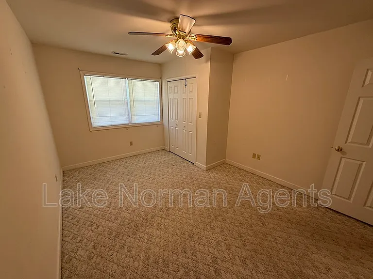 140 Watkins St #UPSTAIRS — Photo 8
