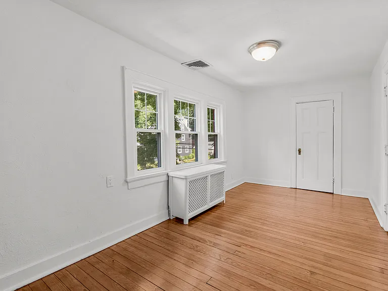 121 Walworth Ave — Photo 24