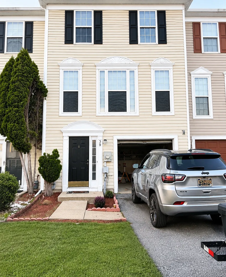 3 bed, 2.5 bath, 2615 sqft, $2,700 — Photo 1