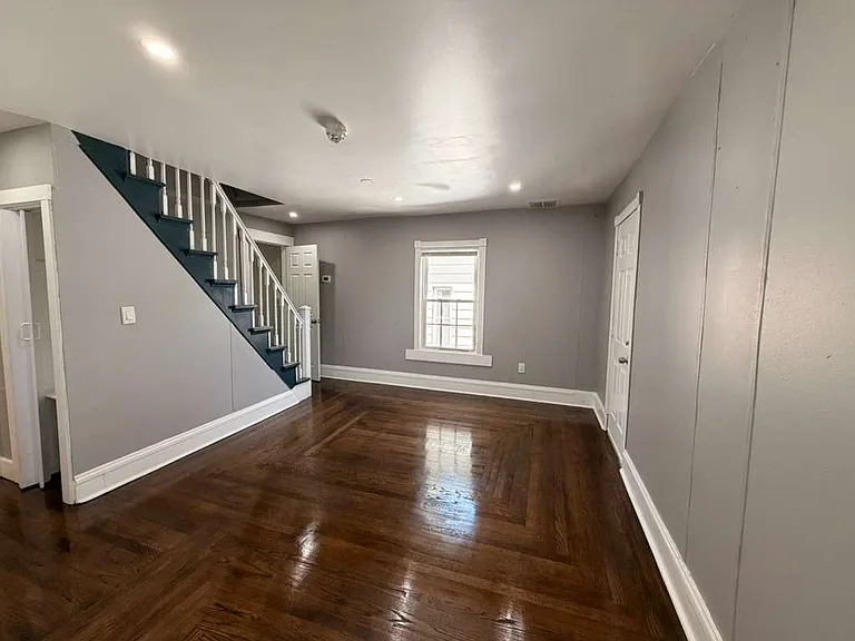 30 Bright St #2B — Photo 3