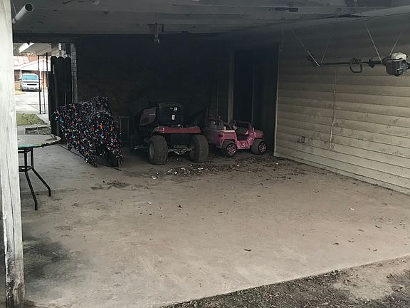 3rd image of 112 Lincoln Dr