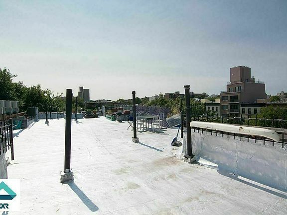 4th image of 654 Park Pl #22LB
