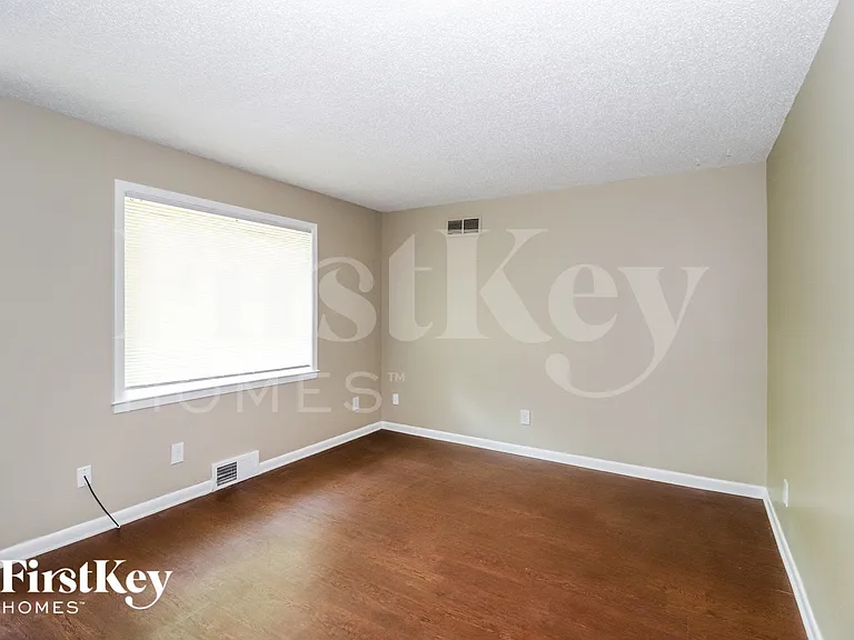 3500 Marietta Blvd — Photo 3