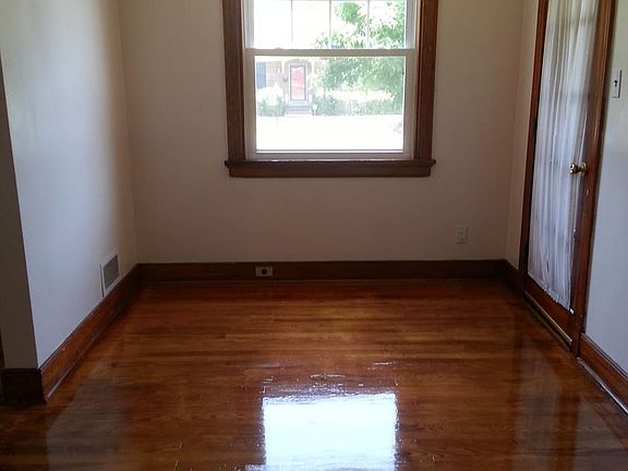 3rd image of 5248 Bassett Ave