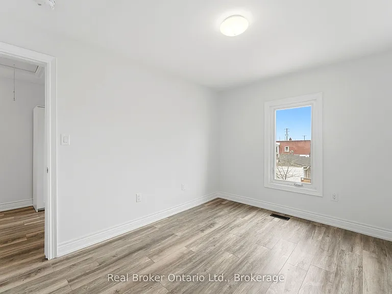 167 Rosslyn Ave N #UPPER — Photo 18