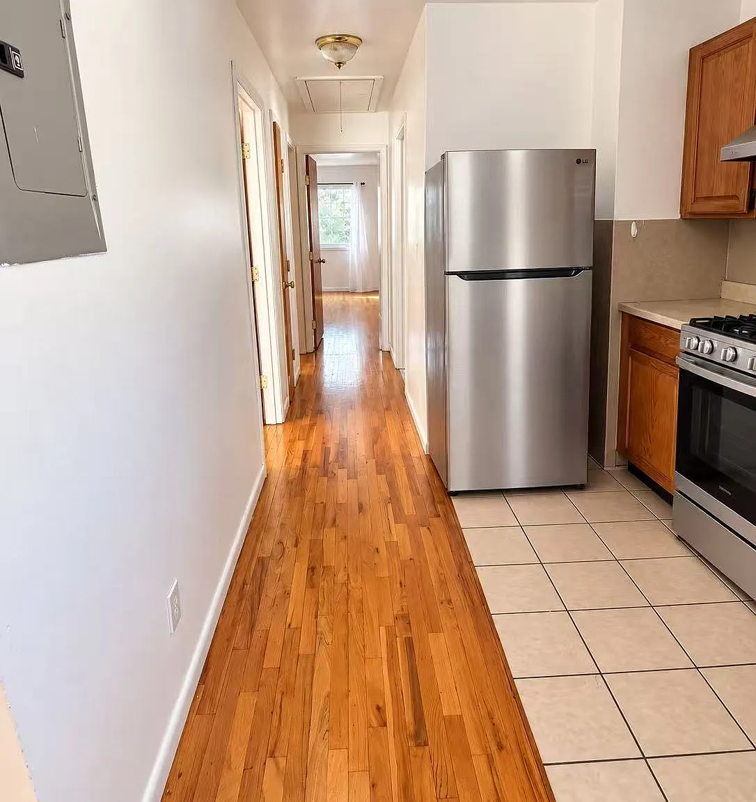 3 bed, 1200 sqft, $2,700 — Photo 3