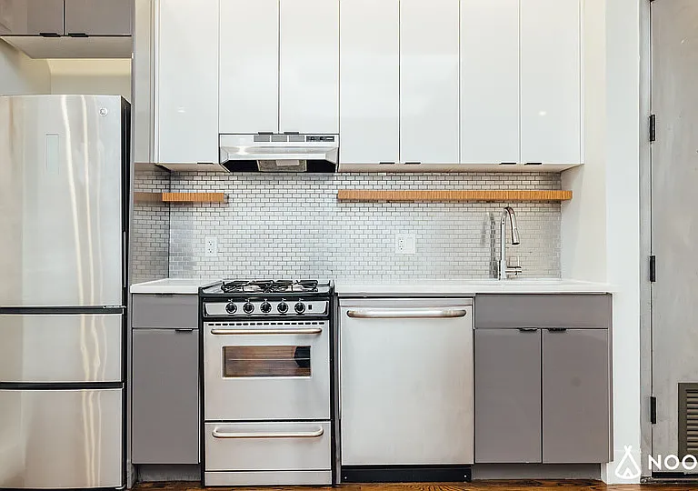 60-15 Myrtle Ave #Z — Photo 2