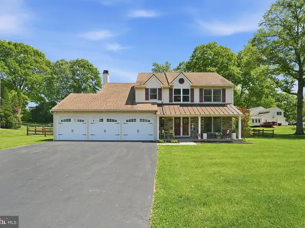 4317 Trophy Dr, Upper Chichester, PA 19061