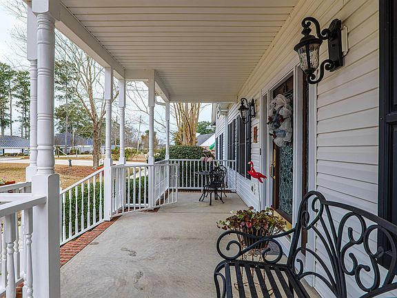 5th image of 624 E Point Dr