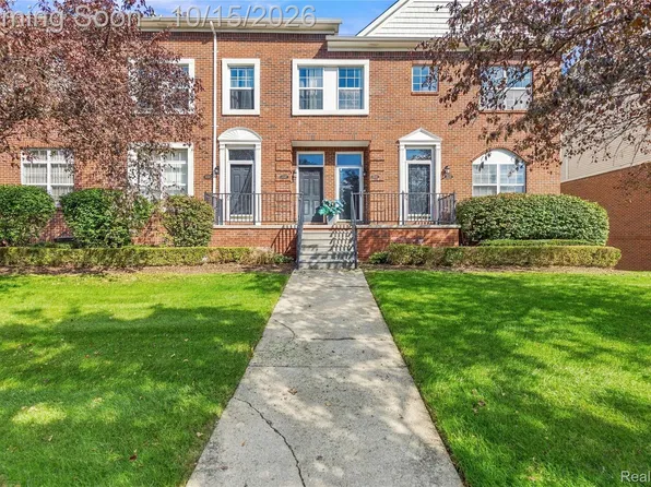 43131 Strand Dr, Sterling Heights, MI 48313