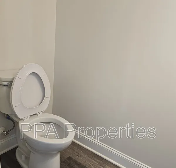 402 Giles St — Photo 26