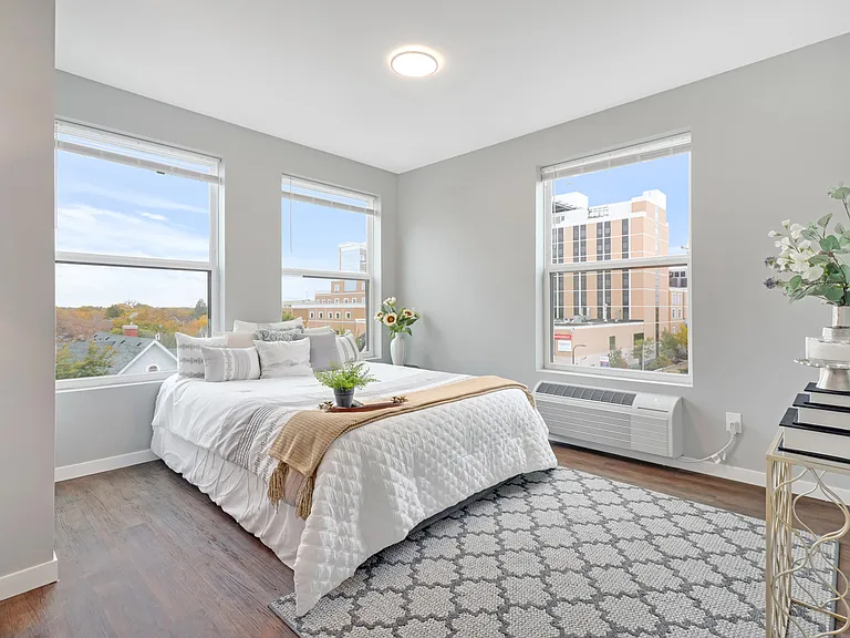 2432 Chicago Ave S #201 — Photo 15