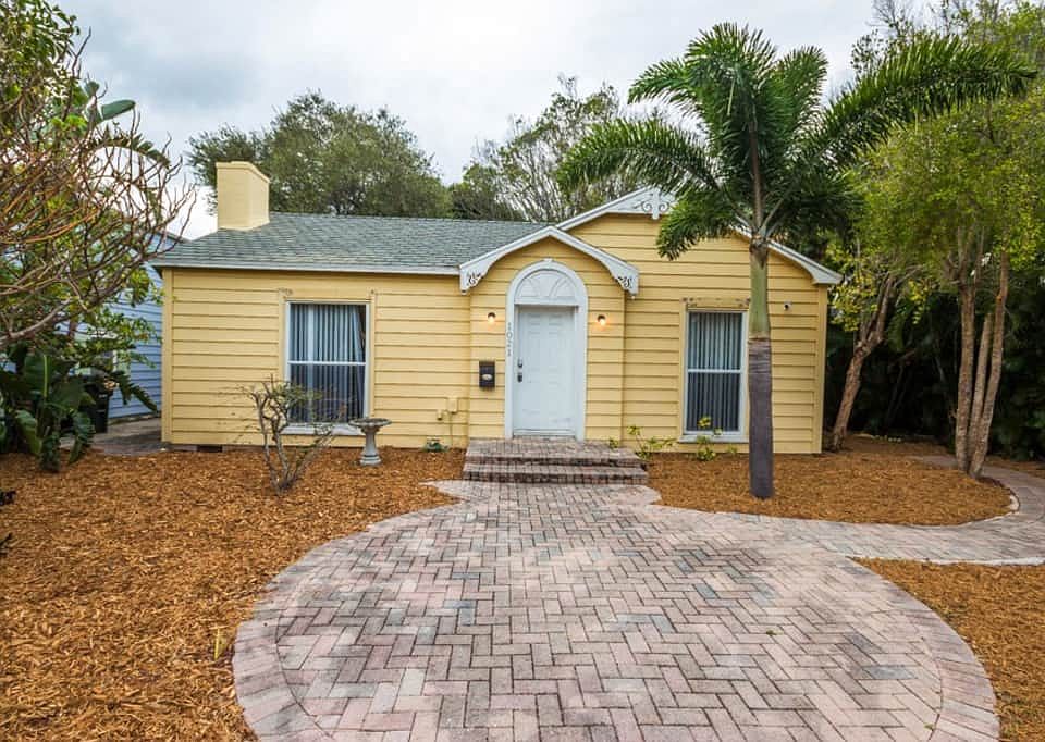 1st image of 1021 N Palmway