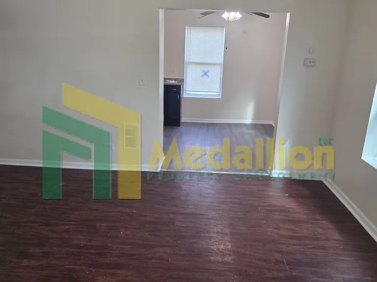 8749 S Wabash Ave — Photo 15