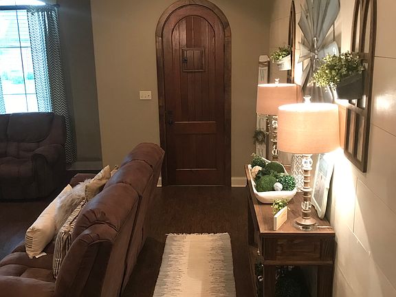 4th image of 413 Birchview Dr