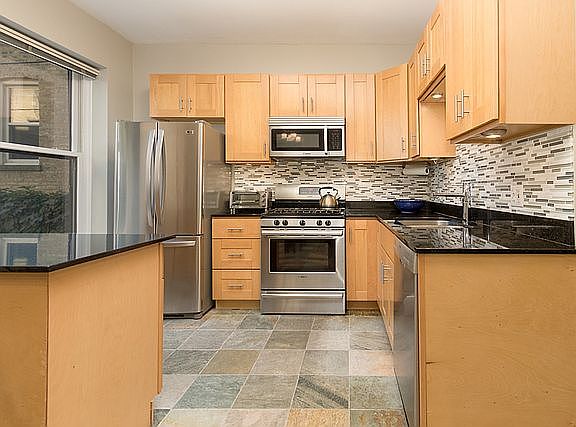 3rd image of 4451 N Paulina St #1