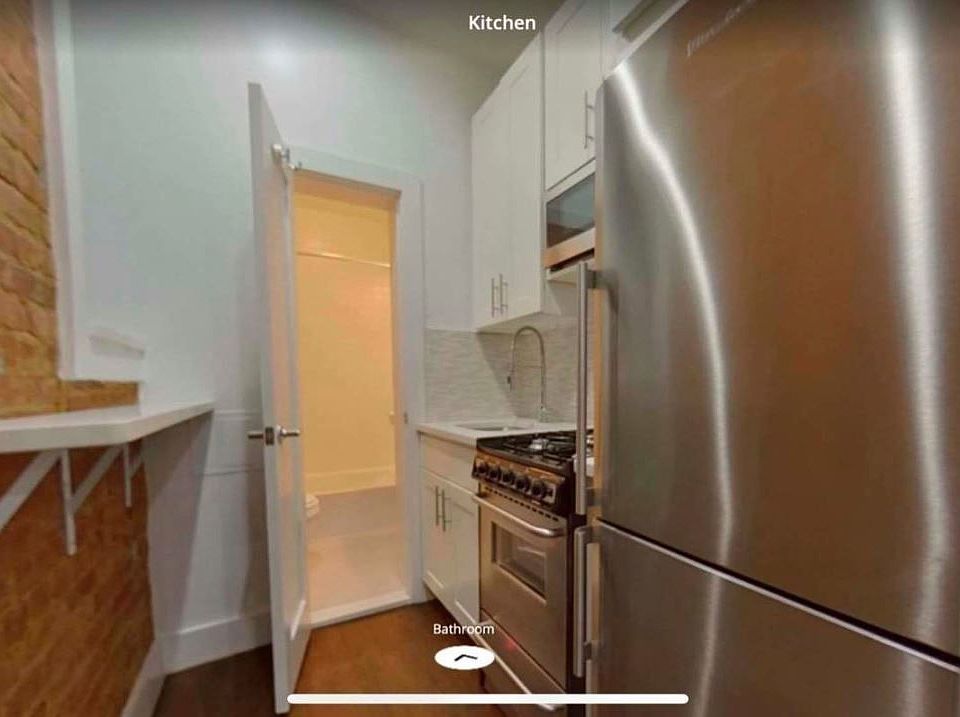 2nd image of 234 E 88th St #B1