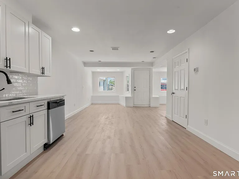 64 Soundview Ave #1 — Photo 4