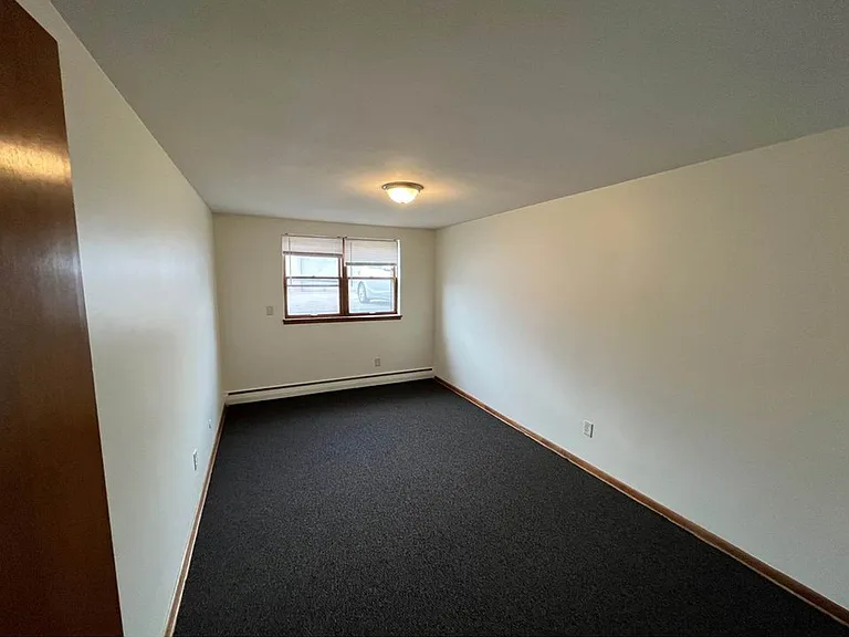 1310 Maryland Ave E — Photo 8