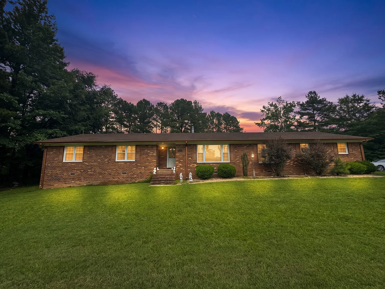 4 bed, 2318 sqft, $2,800 — Photo 1