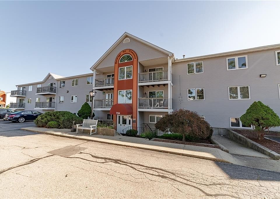 724 Beverage Hill Ave, Pawtucket, RI 02861 Zillow
