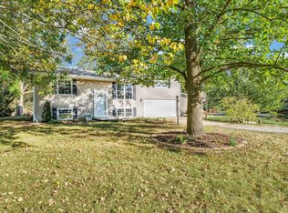 506 Hillside Dr, Mahomet, IL 61853