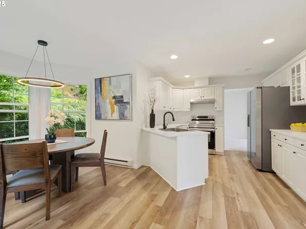 2279 Hamilton St, North Bend, OR 97459