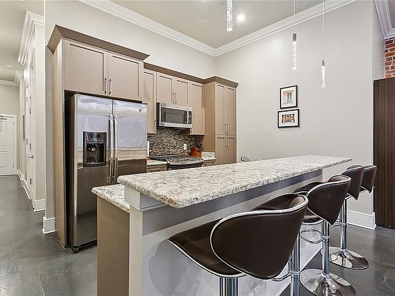 5th image of 628 Baronne St #203