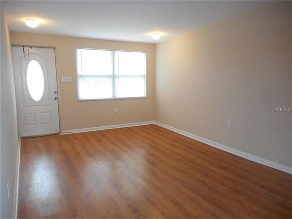 5th image of 849 E 3rd St