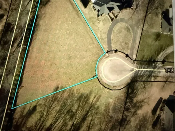 1310 Tallwood Ct, Bowling Green, KY 42103