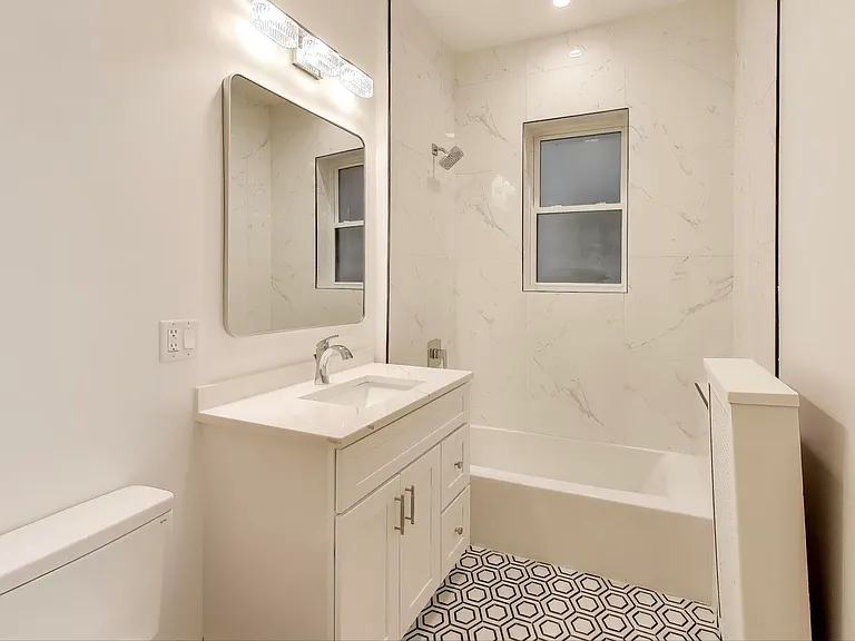 E Madison Park — Photo 23